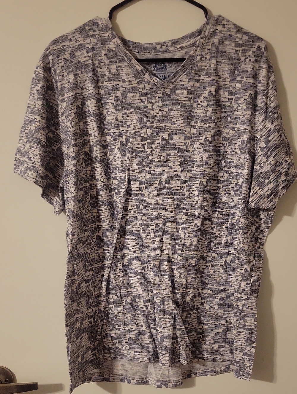 American Rag Short Sleeve V-Neck Tee in Navy and White Heather